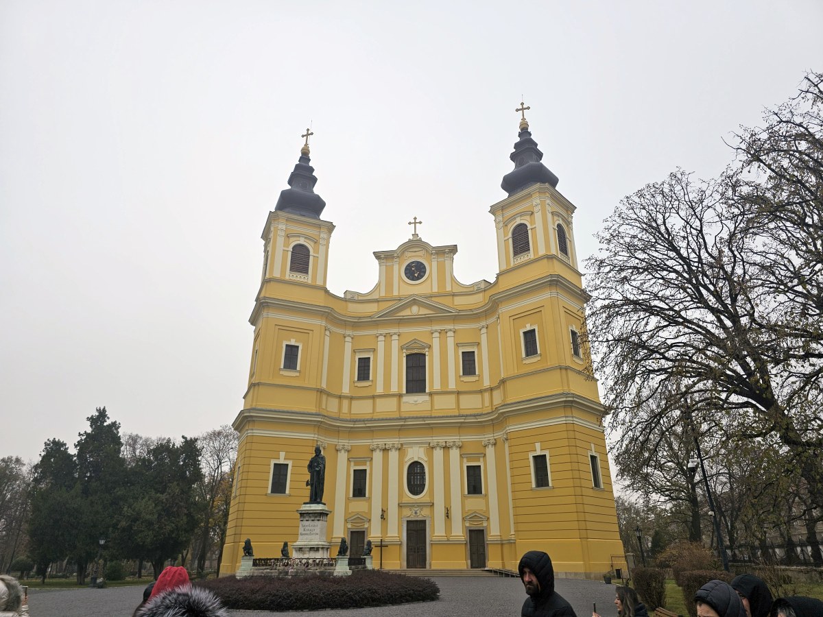 Descoperă Băile Felix și Oradea: două bijuterii ale turismului din vestul României, aproape una de alta. Se îmbină relaxarea termală cu eleganța urbană