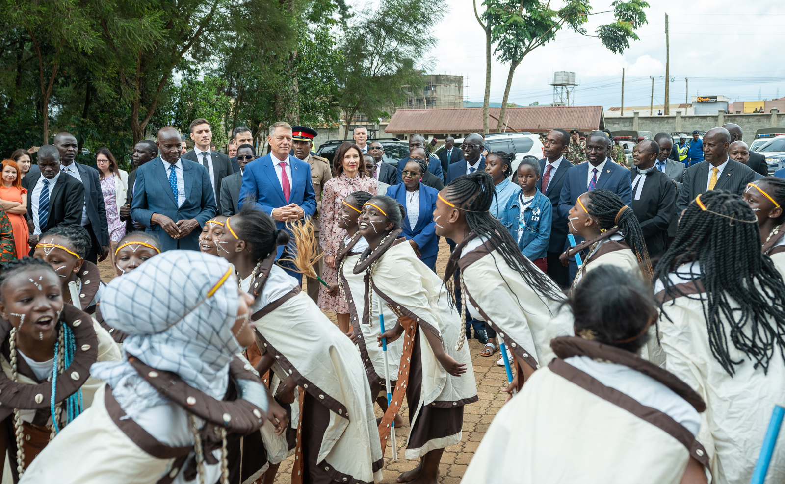 LIBERTATEA A AJUNS ÎN CAPUL VERDE. După aproape 200 de ani, știm cât a costat călătoria lui Darwin în jurul lumii, dar nu știm cât a costat expediția lui Iohannis în Africa