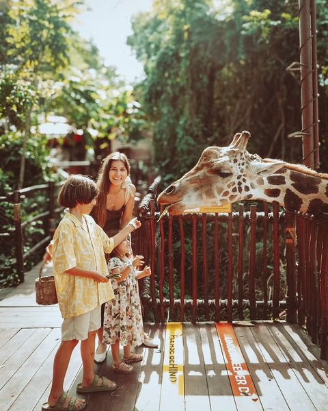 Copiii Danei Rogoz au hrănit peștii cu biberonul, în Bali: „A fost foarte drăguț”. Imagini din vacanța vedetei cu familia