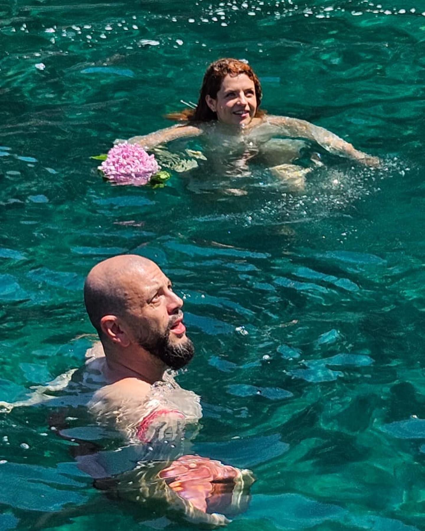 Victoria Răileanu s-a căsătorit civil cu Adrian Ștefănescu pe barcă, în Grecia. Primele imagini de la eveniment