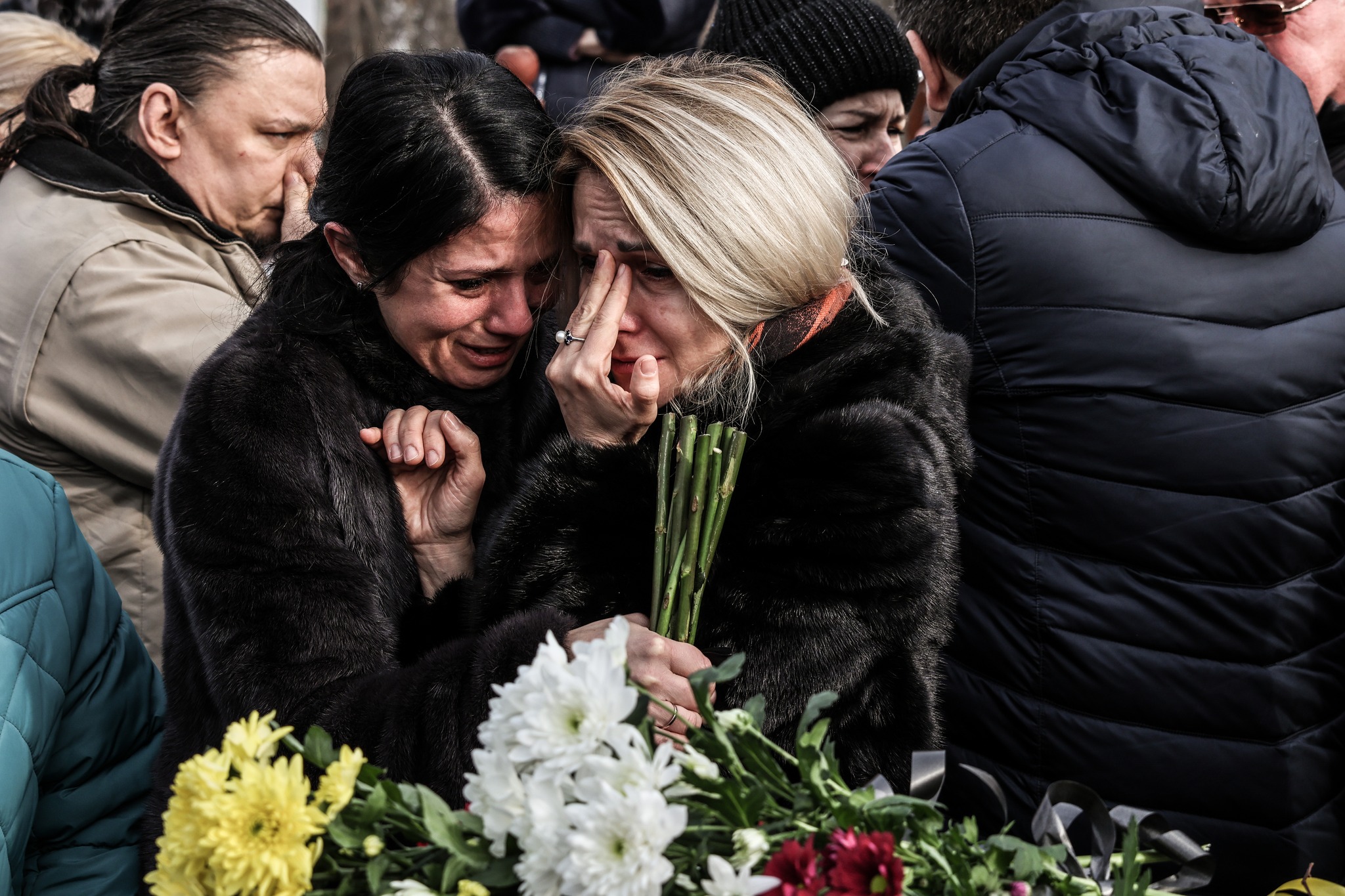 „Ne-a rămas de la el doar un șorț”. Destinul tragic al lui Maksym, adolescentul ucis de ruși în blocul morții din Dnipro. Părinții săi plecaseră de acasă