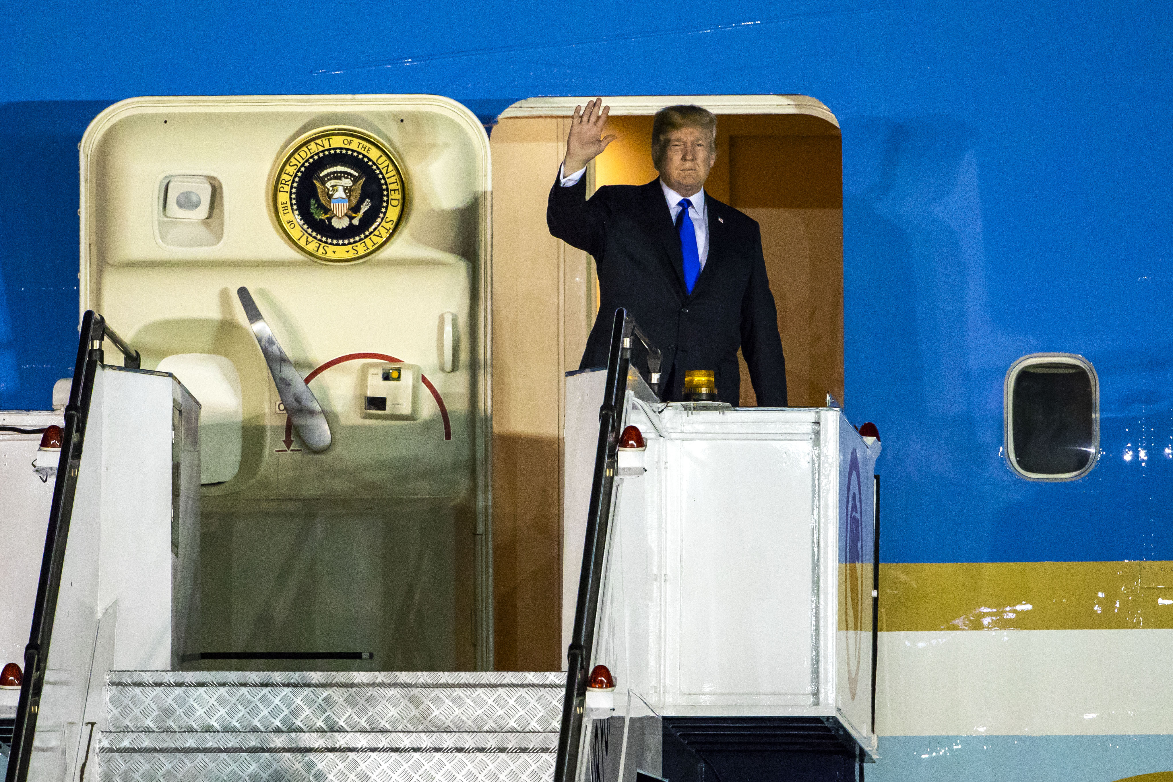 VIDEO ŞI FOTO | Donald Trump a ajuns în Singapore, înainte de summitul cu Kim Jong-un