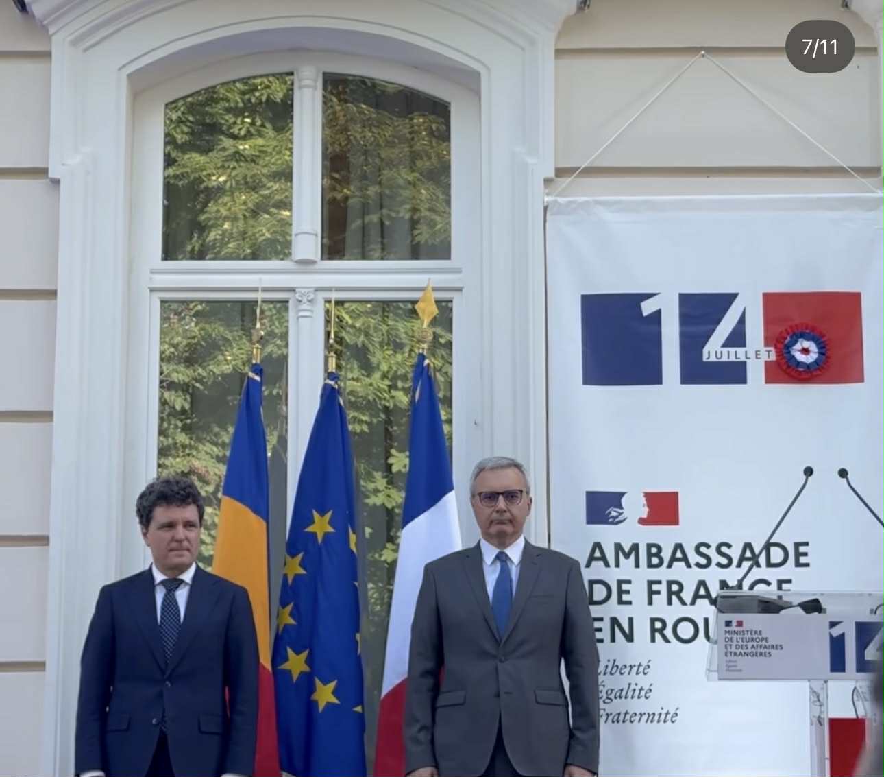 Cum a apărut îmbrăcată Andreea Esca la recepția oferită de Ambasada Franței în România. Rochia purtată de prezentatoare nu e deloc ieftină