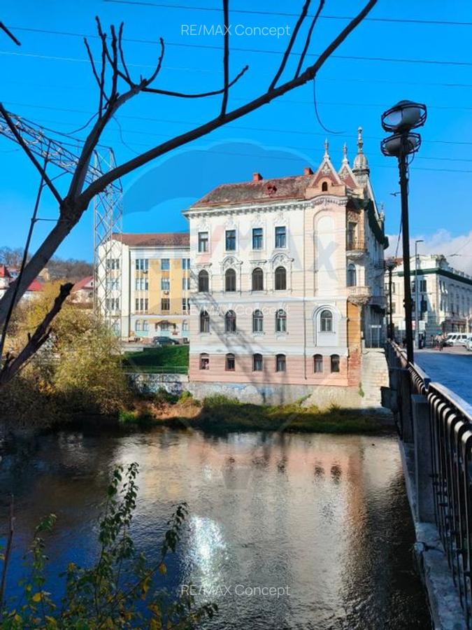 Apartament într-un palat vechi de peste 100 de ani, scos la vânzare. Cât costă locuința aflată în Cluj-Napoca