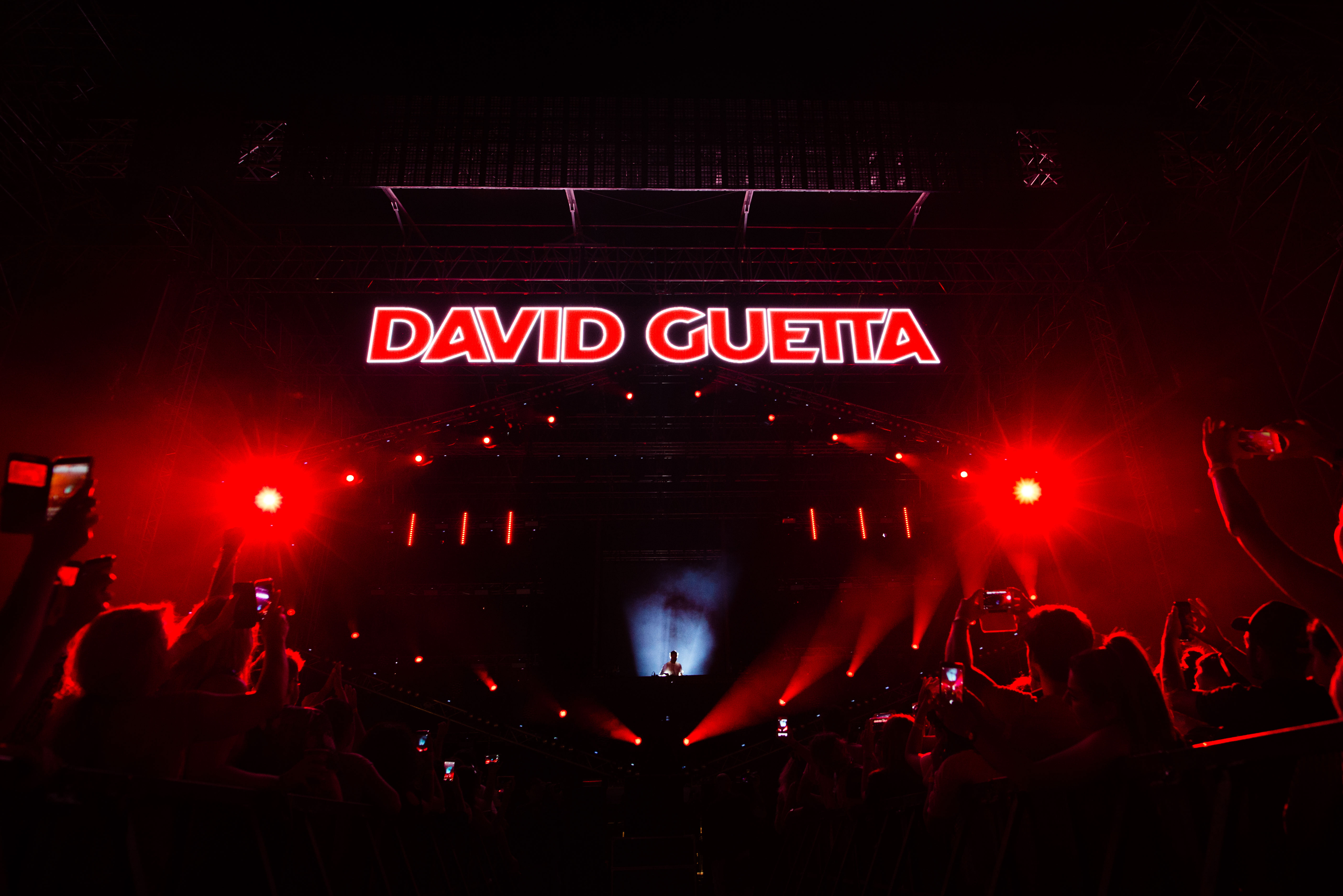 David Guetta, show electrizant la Romexpo. Mii de oameni au venit să-l vadă | FOTO
