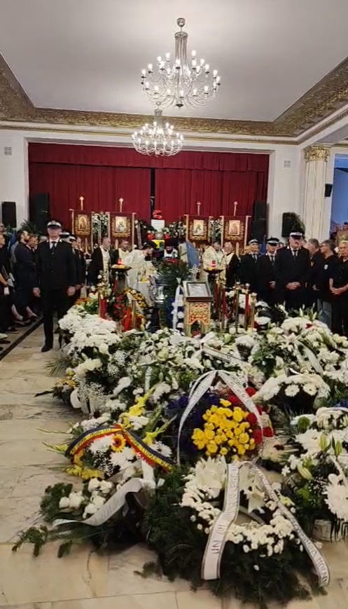 Mihai Leu a fost înmormântat la Hunedoara. Sute de persoane și mai multe mașini de raliu, cu motoarele turate, l-au condus pe ultimul drum