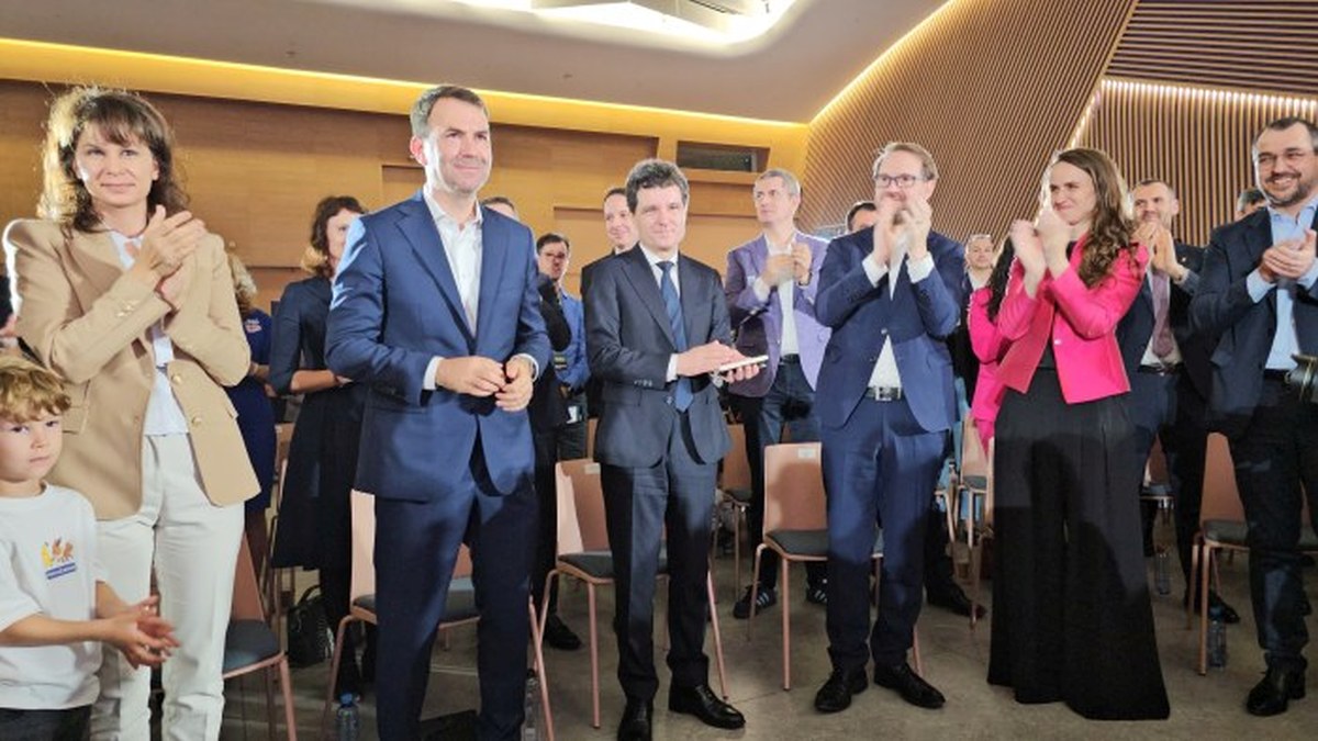 Cătălin Drulă și-a lansat candidatura la Primăria Capitalei alături de Nicușor Dan, primul președinte care merge la un astfel de eveniment