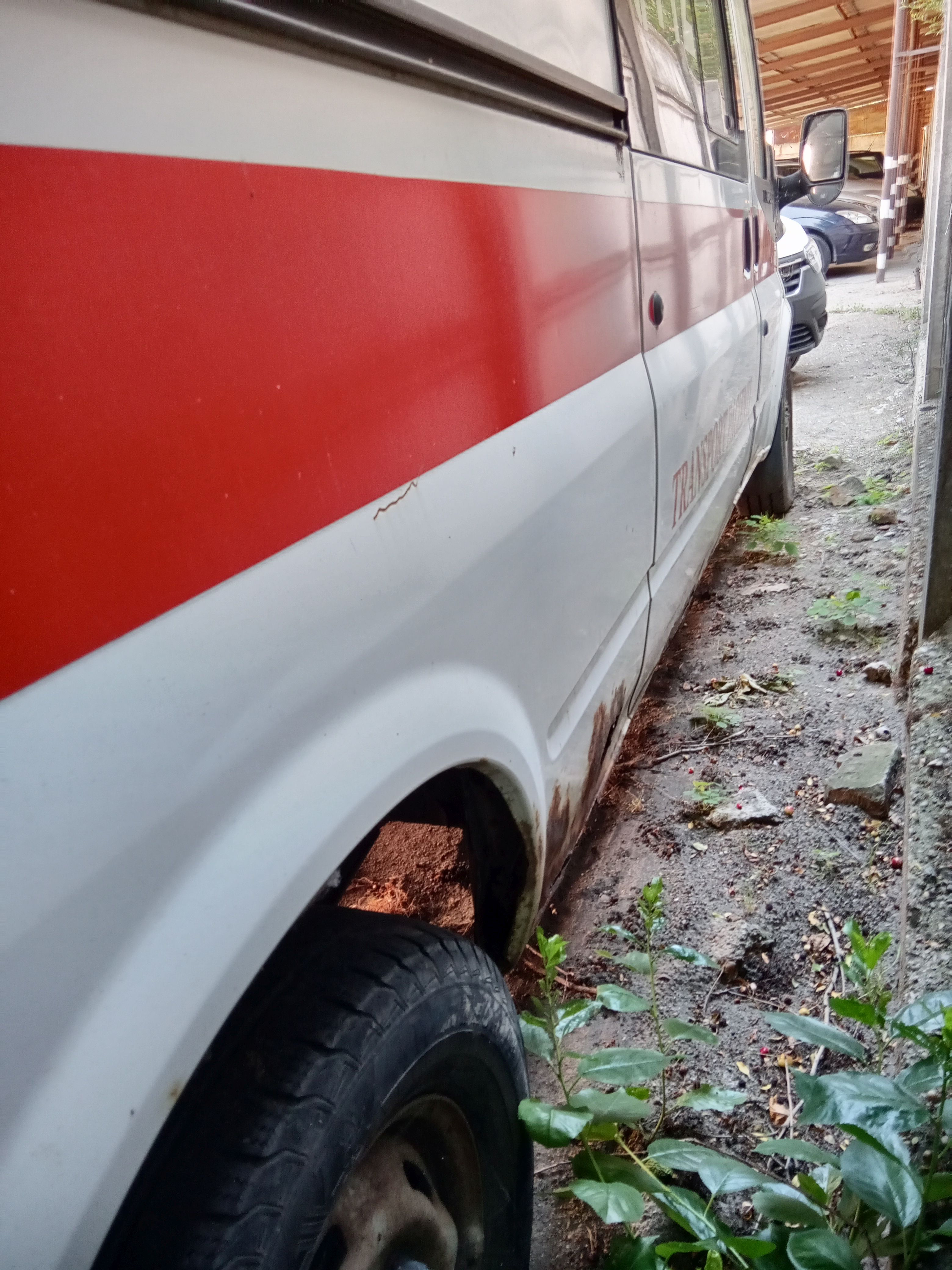 Medicii și personalul de la Salvare din toată țara ne-au trimis imagini cu ambulanțele preistorice, cu un milion de kilometri la bord