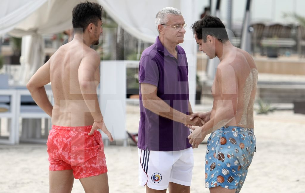 ”Nașul” și-a etalat pe Litoral fizicul de fotbalist! Sandu păstrează pe corp urmele luptei chinuitoare contra cancerului | FOTO