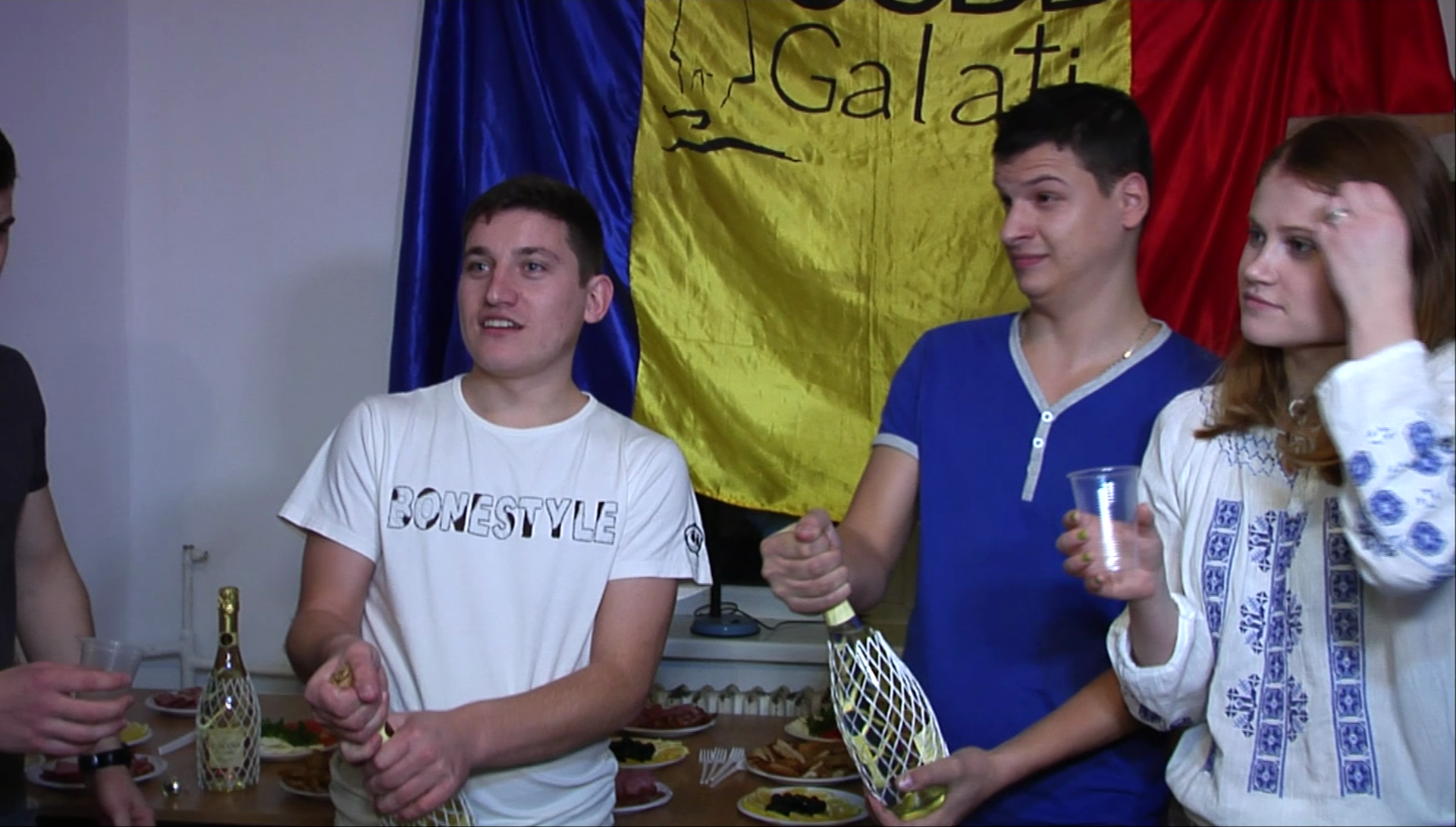 Revelionul pe rit vechi, sărbătorit de sute de oameni la Arad și la Galați GALERIE FOTO