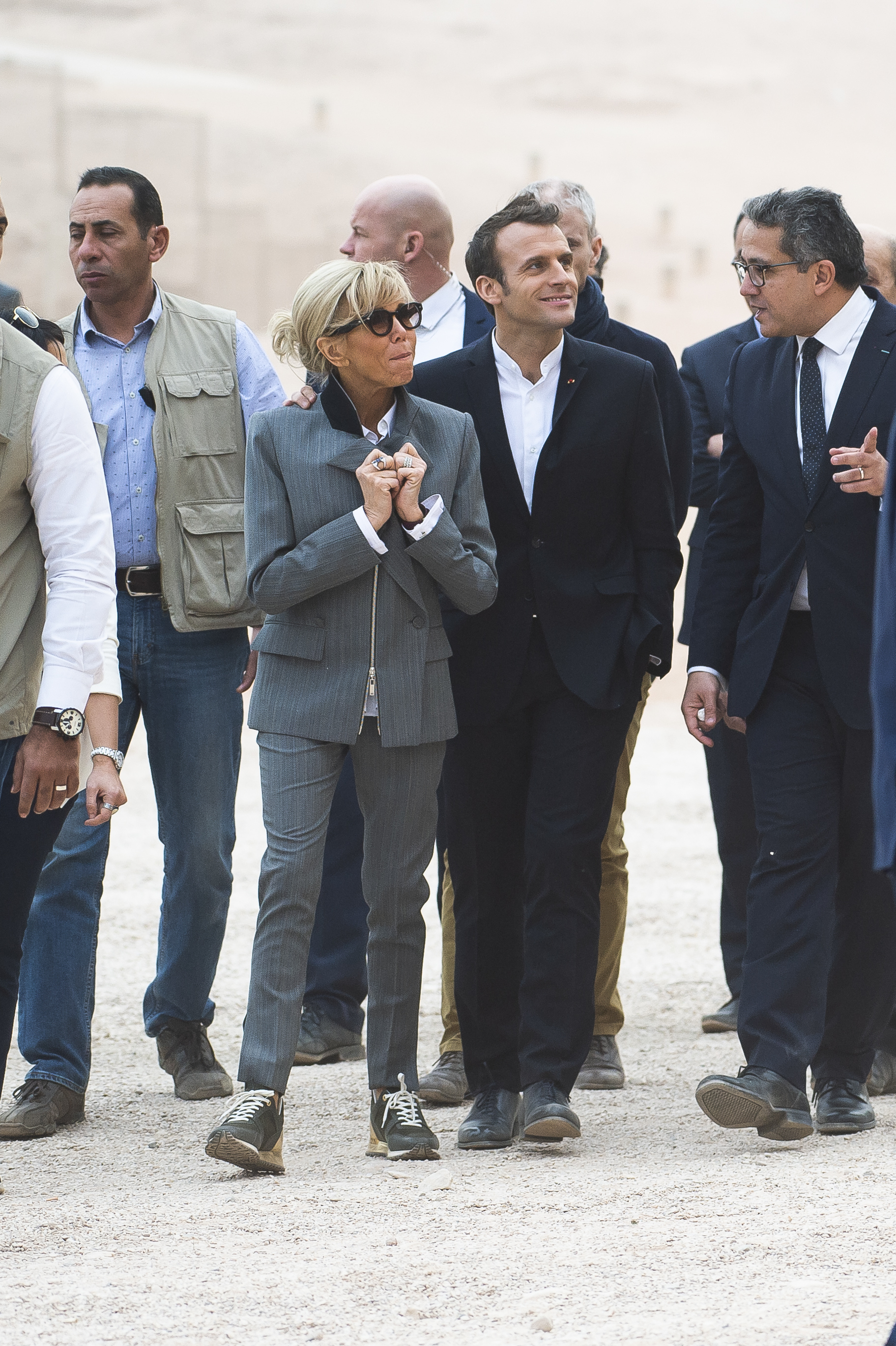 FOTO | Brigitte Macron, apariție neașteptată în timpul vizitei la un templu din Egipt