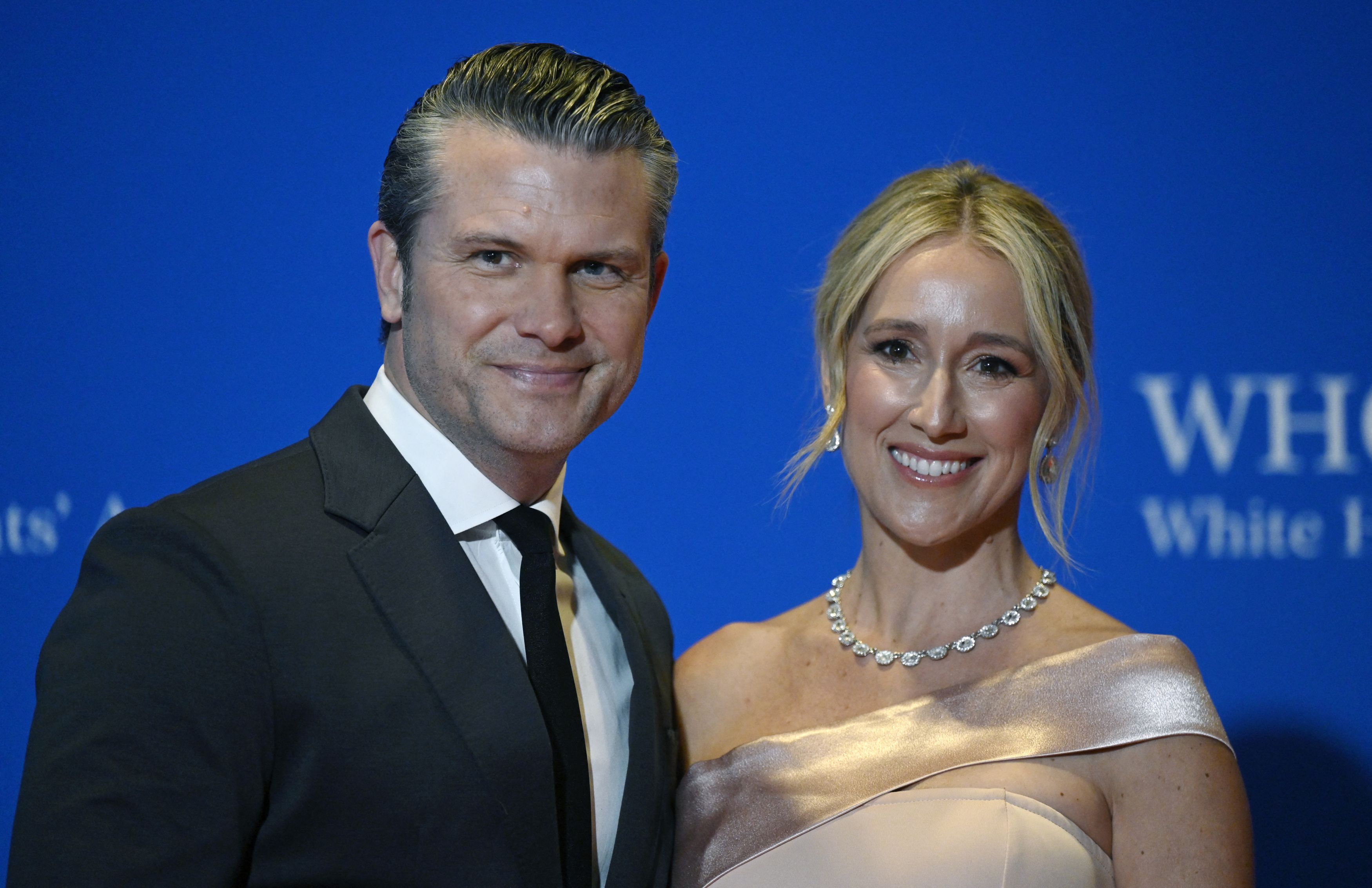Ținuta de 40 de dolari de pe Shein care a stârnit controverse la Casa Albă. Cum a apărut soția lui Pete Hegseth în SUA