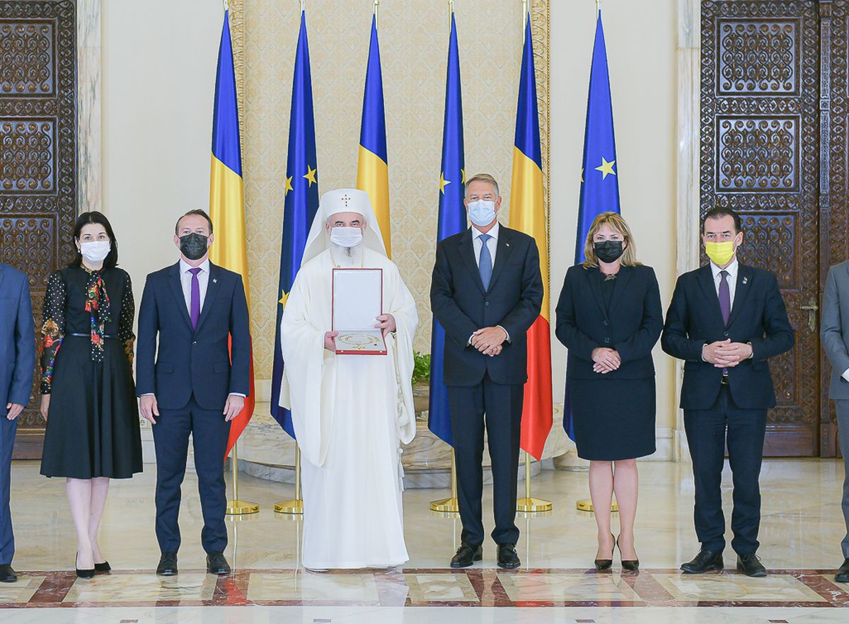 Patriarhul Daniel a împlinit 70 de ani şi a fost decorat de Klaus Iohannis