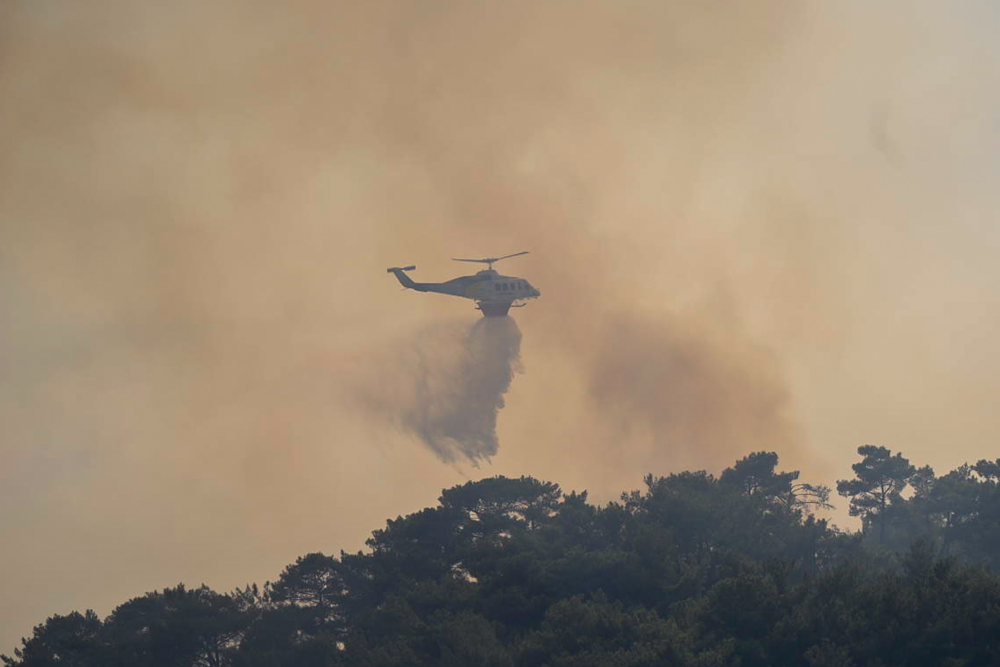 Incendiu puternic pe insula grecească Samos. Mai multe hoteluri, evacuate
