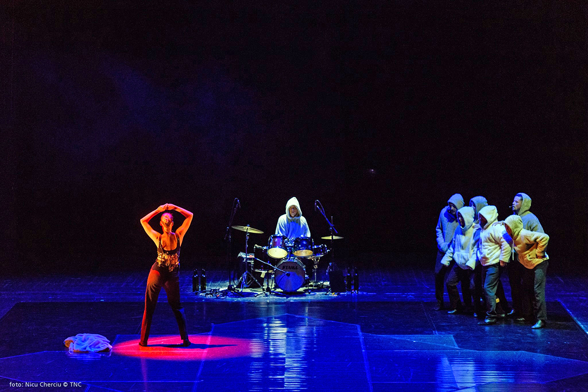 Recomandările culturale ale săptămânii. Spectacolul de teatru în care se cântă, se dansează și se cugetă la bădărănie