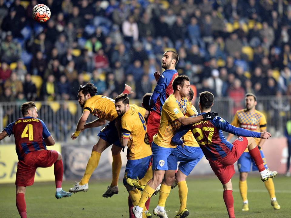 Liga 1, etapa a 23-a. Petrolul - ASA Tg. Mureş 0-1. Gorobsov, eroul mureşenilor. Gazdele au jucat în 9 din minutul 74! Stoichiţă, ultimul meci. Portarul Pecanha pleacă de la ”lupi”