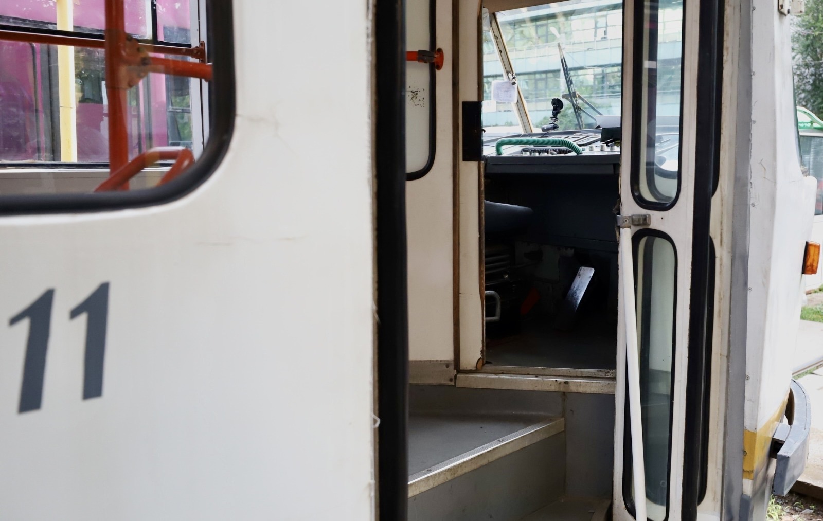 Am mers cu tramvaiul Tatra în drumul spre depou. După 53 de ani, garniturile își iau rămas-bun de la București