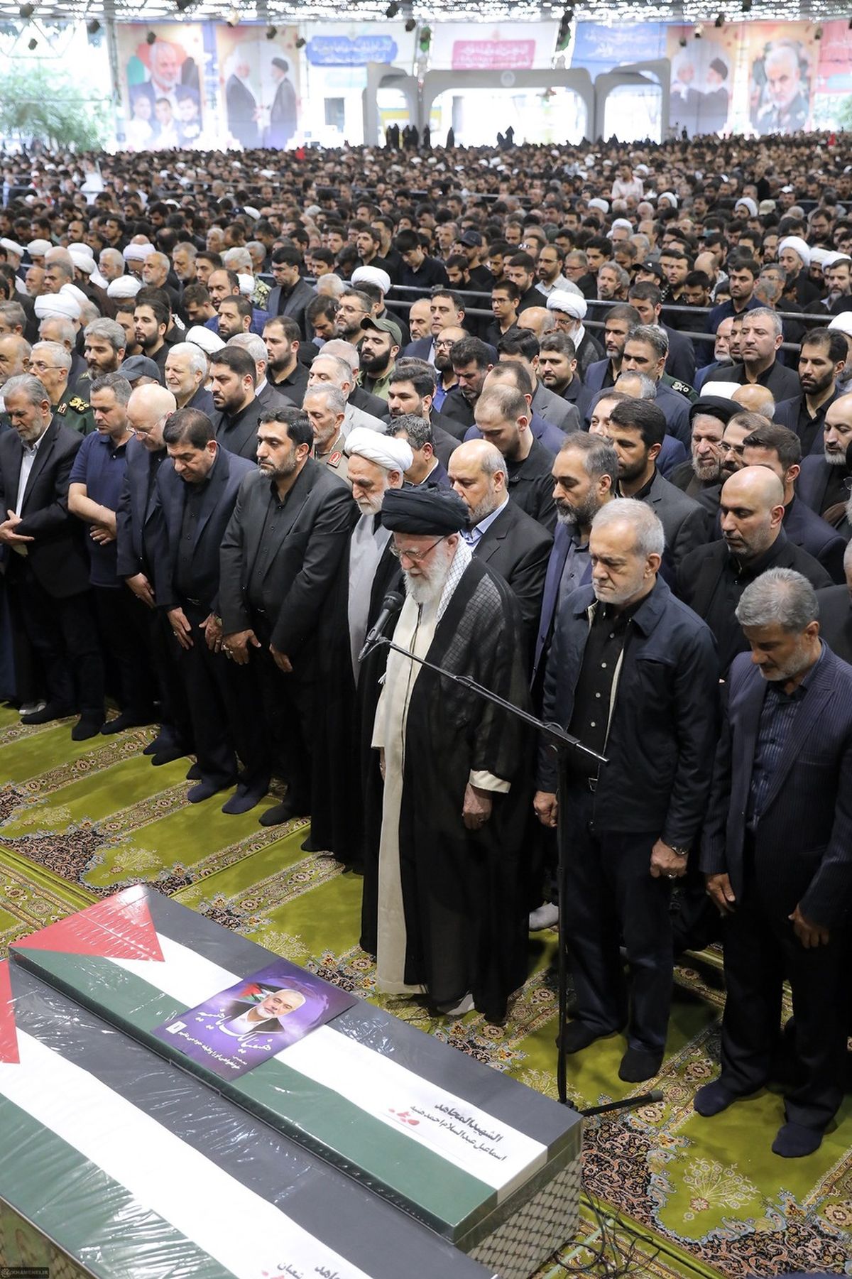 Funeralii cu mii de oameni pentru liderul politic al Hamas, Ismail Haniyeh. Participanții au scandat „moarte Israelului” şi „moarte Americii”
