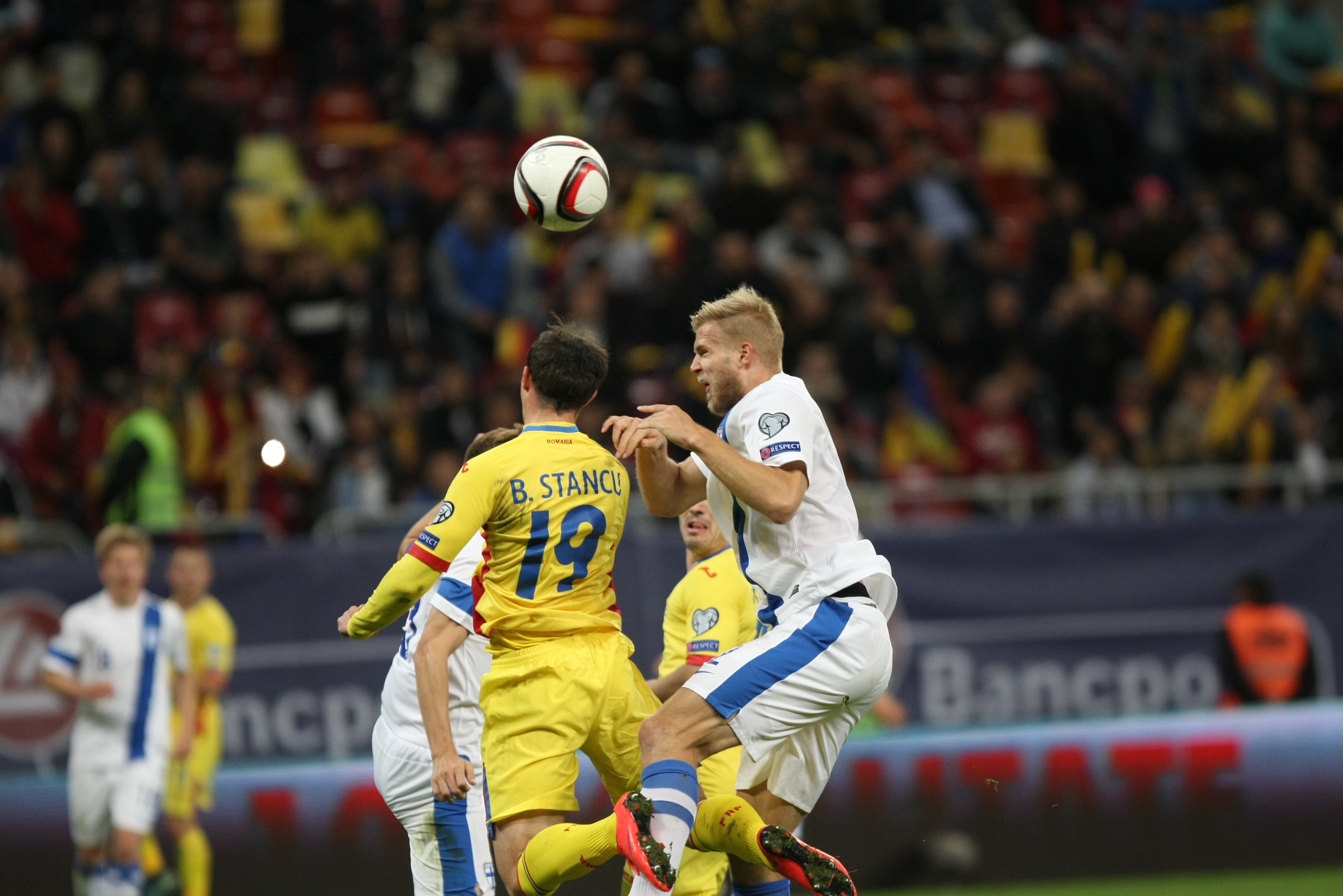 PRELIMINARIILE EURO 2016 / România - Finlanda 1-1! Dramă tricoloră pe ”Arena Națională”! Pohjanpalo ne-a dat lovitura, Hoban a egalat în prelungiri! Oaspeții n-au primit un penalty! Am fost calificați 52 de minute la turneul final din Franța! Dacă batem în Feroe, suntem la EURO! Tricolorii au asaltat poarta lui Hradecky, dar n-a intrat! Meciul a semănat cu jocul din 1985, cu Irlanda de Nord! / LIVEBLOG&FOTO