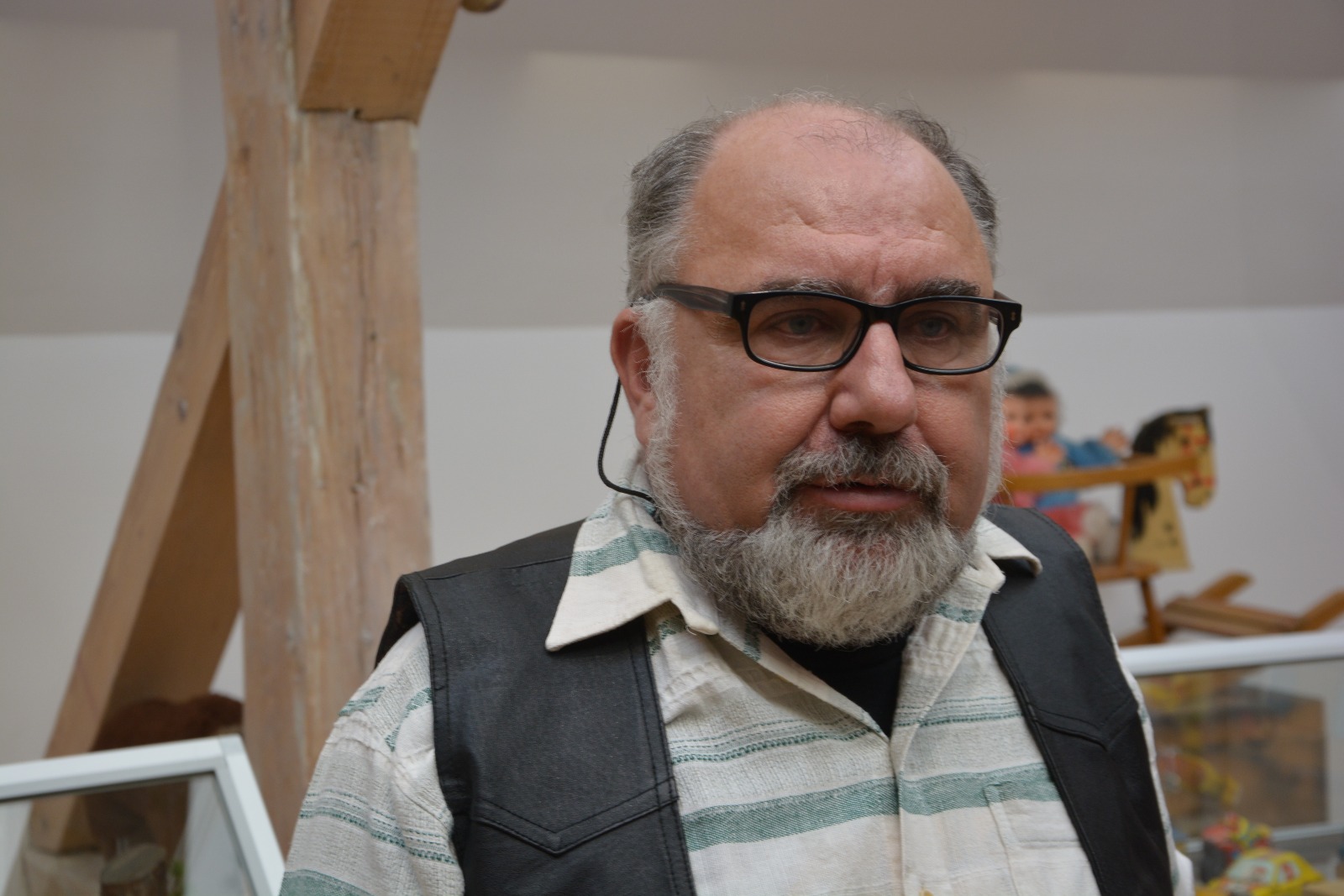GALERIE FOTO/ Cea mai mare expoziție de jucării, în podul Muzeului de Istorie al Bucovinei. Geta și Liviu, replica românească a păpușilor Barbie și Ken