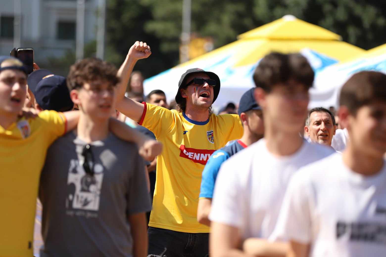 Euro 2024. Suporterii naționalei s-au adunat să vadă meciul România-Ucraina pe ecranele gigant din București | FOTO