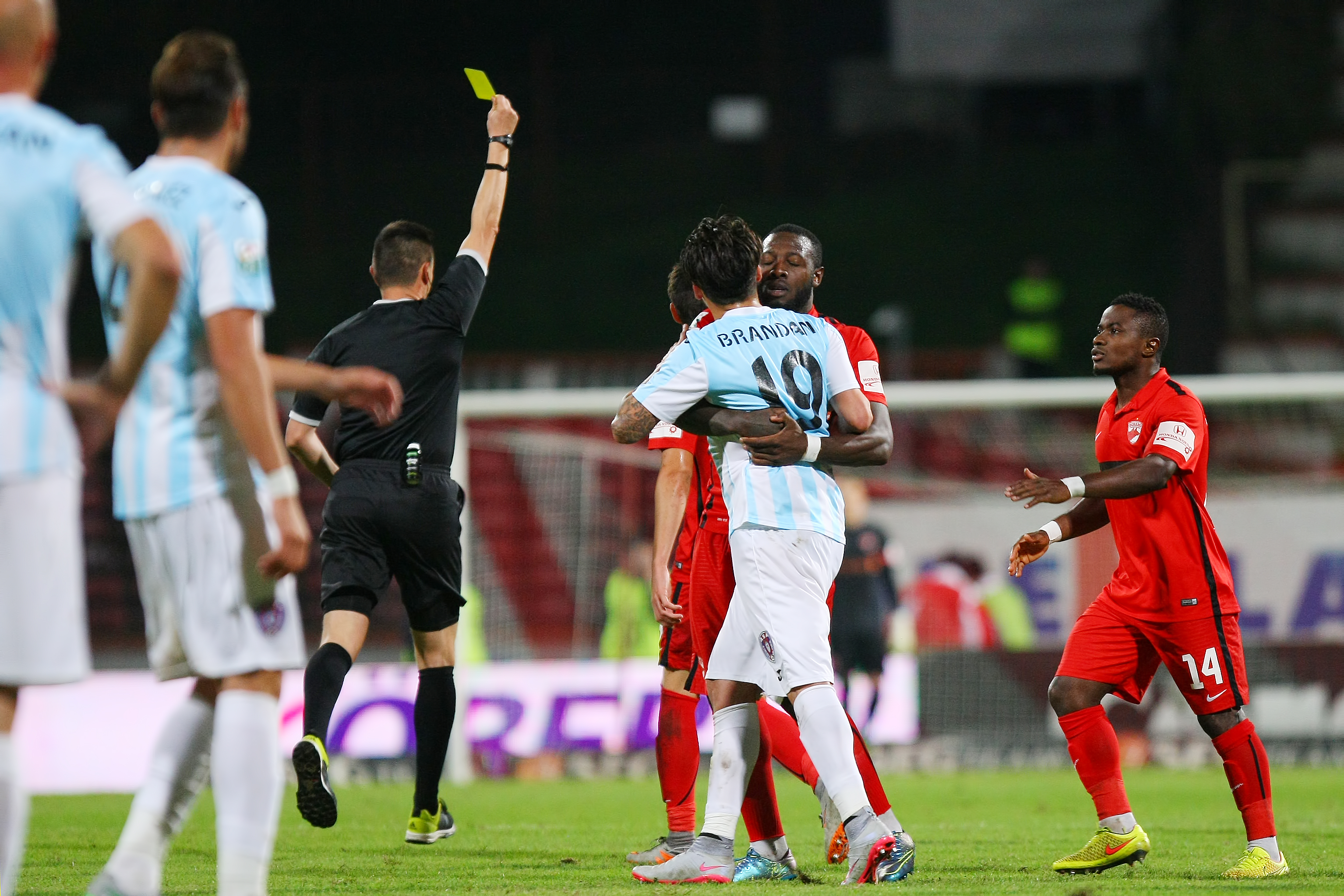 LIGA I LA FOTBAL, etapa a 14-a / Scandal după meciul Dinamo - ASA Tîrgu Mureș 2-1. ^Ardelenii protestează oficial printr-un comunicat în care reclamă un ”fault evident și lipsă de fair-play”! GALERIE FOTO
