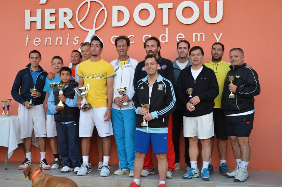Un mare talent al tenisului tricolor se stinge în Cipru: ”Caut sponsor, pentru a-mi realiza visul!”. Raluca Șerban a intrat pe mâna antrenorului care l-a făcut mare pe Baghdatis. Sportiva este valoroasă, dar și frumoasă / GALERIE FOTO