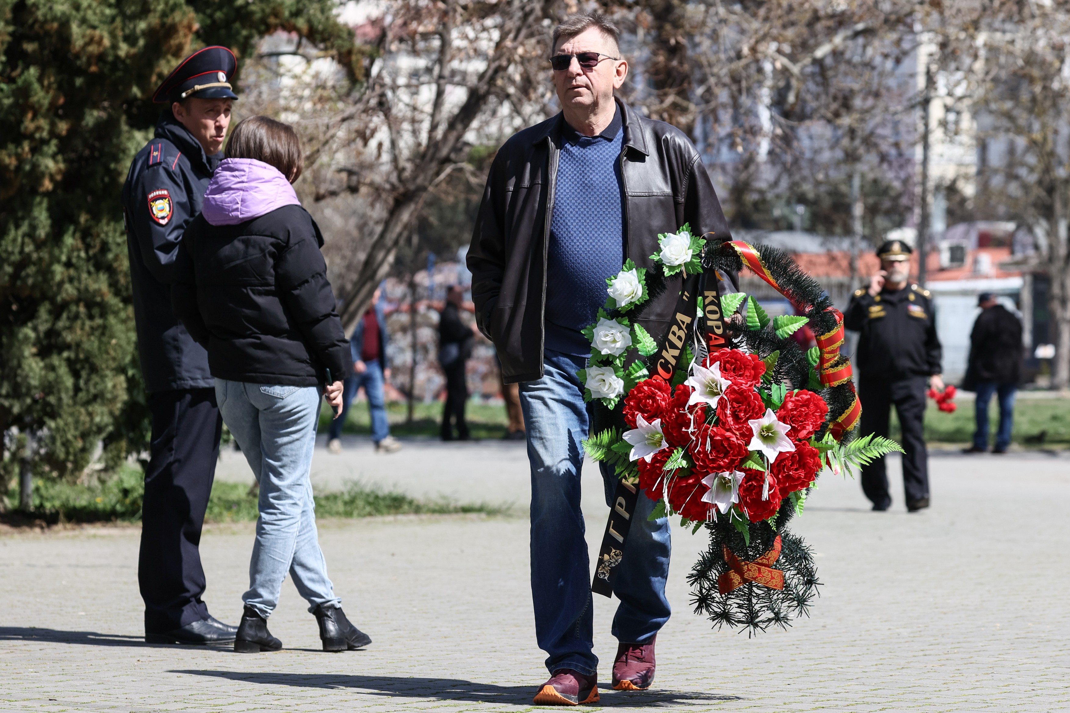Rușii au organizat o ceremonie pentru a jeli pierderea crucișătorului Moskva: „A fost un simbol al puterii noastre”