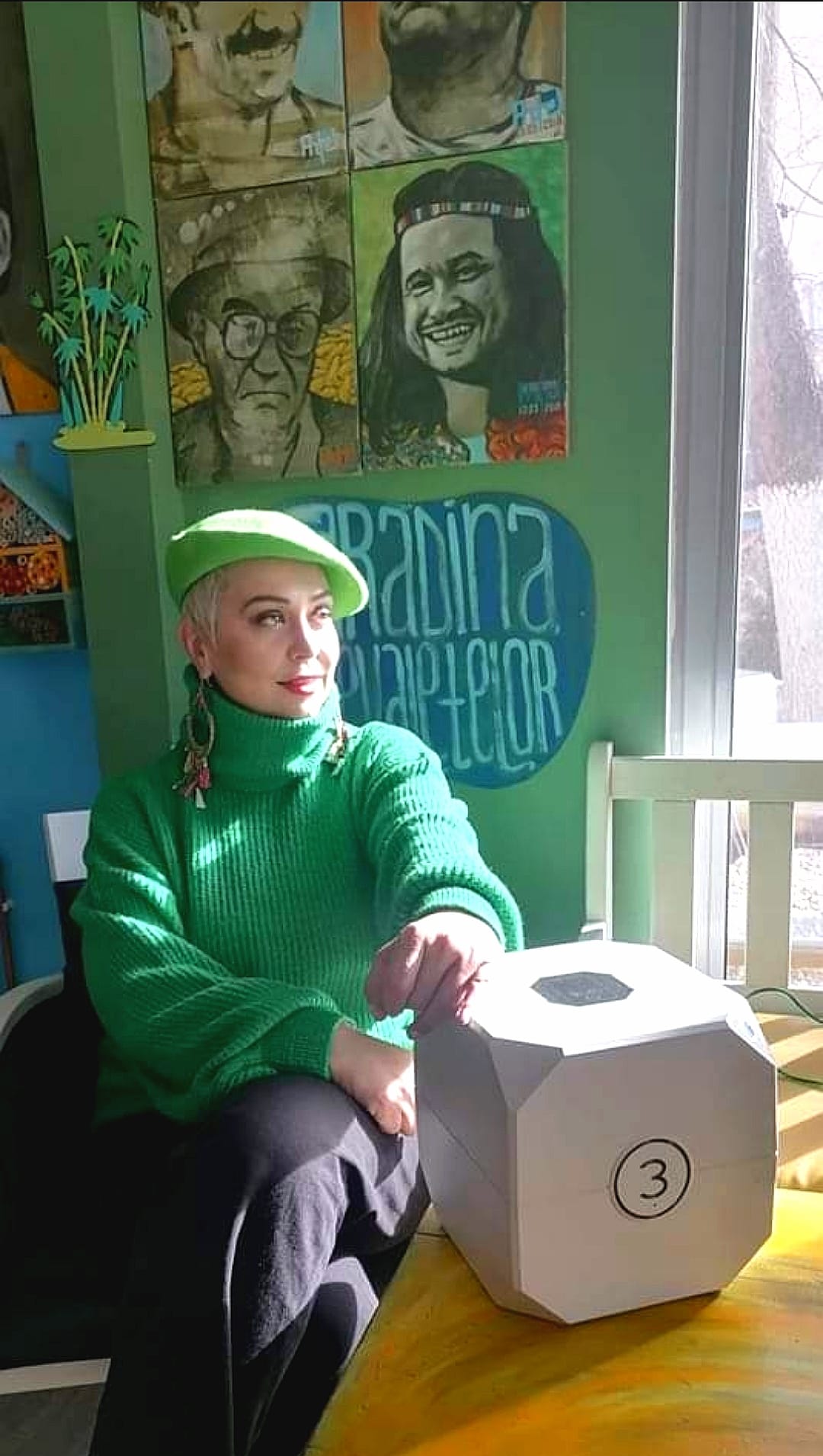 Trucul folosit de Monica Anghel pentru un ten perfect. „Ăla demachiază orice! E sfânt”