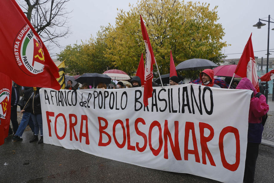 Bolsonaro, huiduit, dar și ovaționat într-o comună italiană care l-a declarat cetăţean de onoare. Vrea o întrevedere cu Matteo Salvini