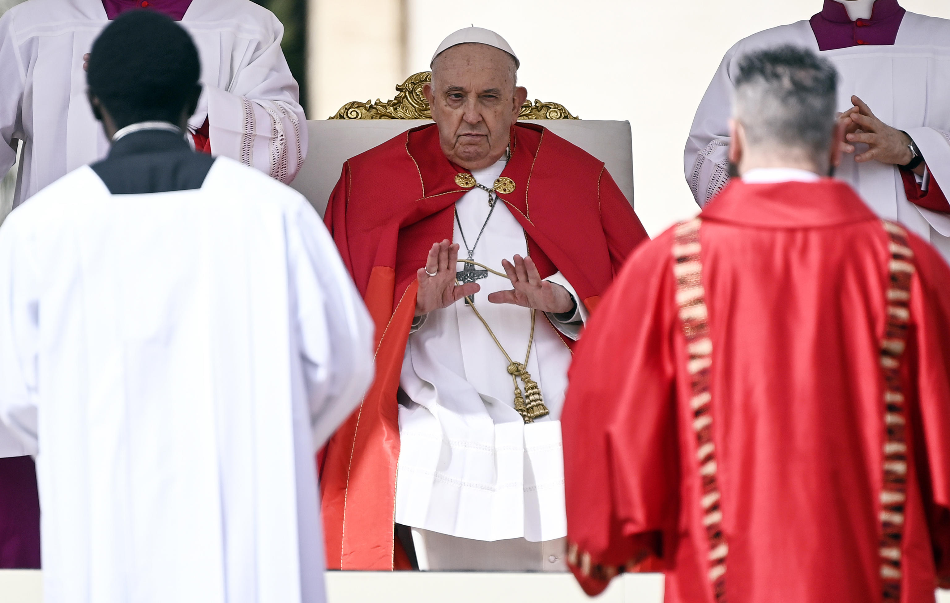 Papa Francisc a luat „o decizie neobişnuită pentru un eveniment major” la liturghia de Floriile catolice