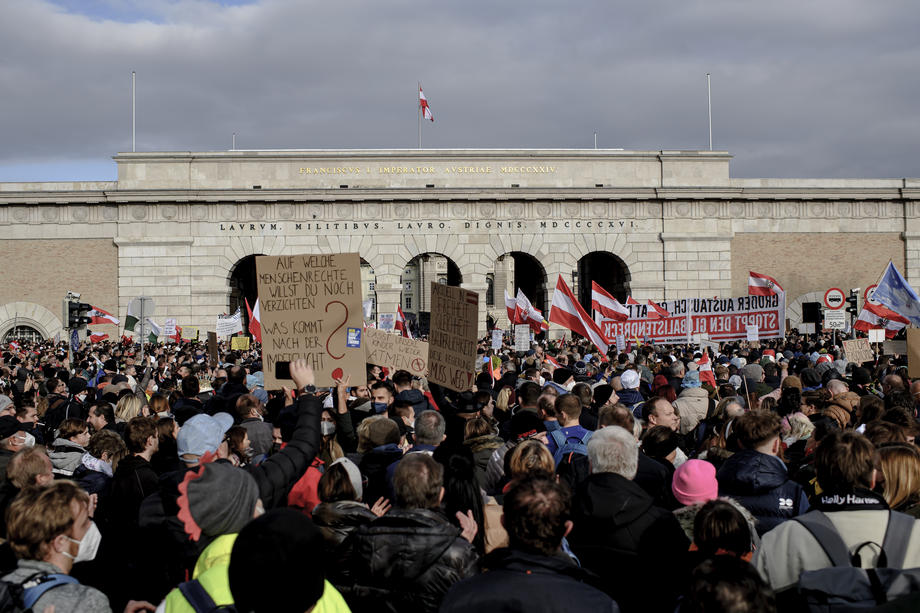 Proteste de amploare la Viena, împotriva carantinei și vaccinării obligatorii