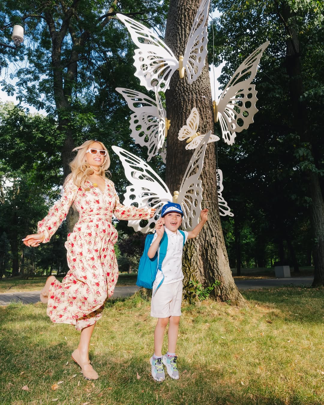 Paris Hilton a ajutat copiii nevoiași din Craiova. Primele declarații ale vedetei: „Am văzut cum arată speranța adevărată”