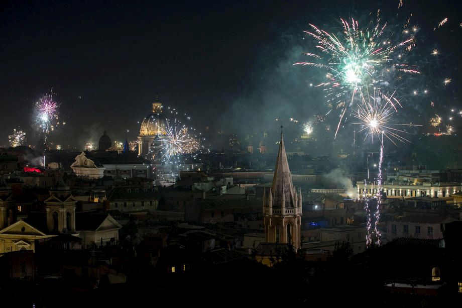 Cum a arătat Revelionul 2021 în lume, pe timp de pandemie, cu străzi pustii și cu mai puţine artificii