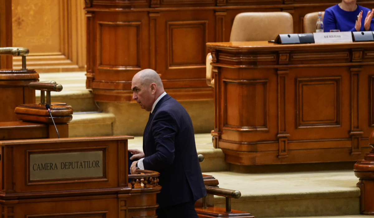 Ce le-a spus Ilie Bolojan parlamentarilor, înainte de votul pentru moțiunea de cenzură depusă de PSD și AUR: „Această moțiune este mincinoasă, cinică și artificială”