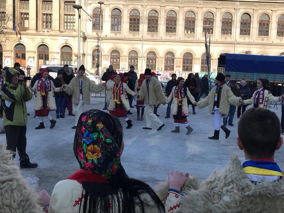 VIDEO| O horă mică în centrul Bucureștiului de Mica Unire!