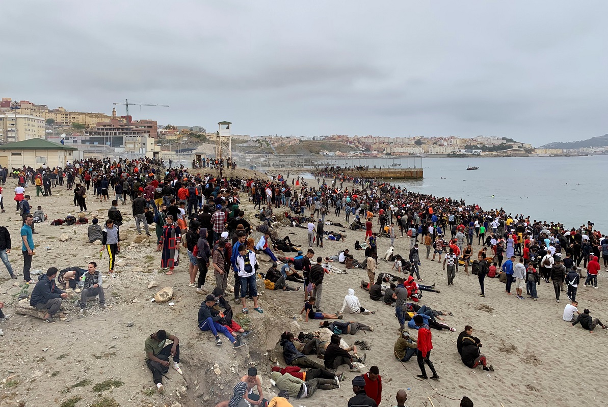 Imaginile disperării în Ceuta. Sute de copii salvați din mare, ținuți în tabere în enclava spaniolă