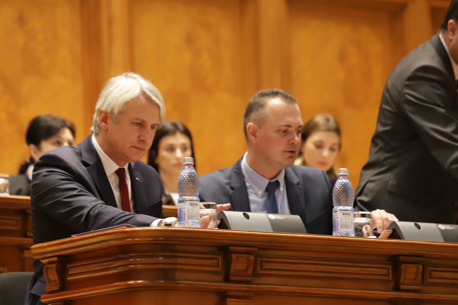 FOTO | Parlamentul a adoptat legea bugetului de stat pe 2019 în forma iniţială. Cererea lui Klaus Iohannis de reexaminare a legii a fost respinsă