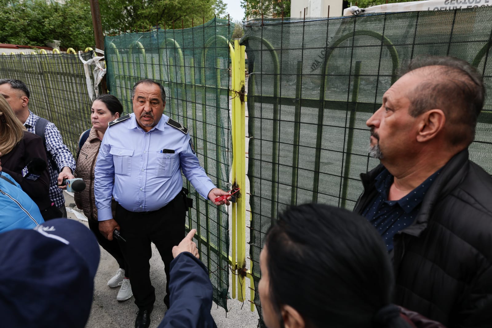 Locatarii blocului care a explodat în Rahova acum 6 luni sunt disperați: „Nimeni nu ne ajută. Venim ca proștii pe aici, ne uităm și plecăm”