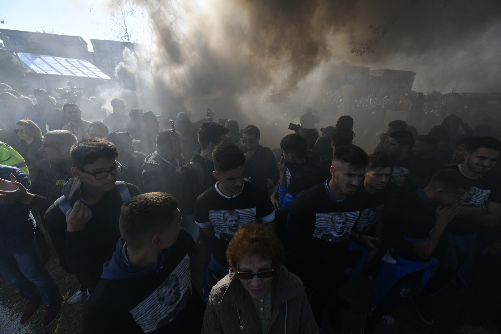 GALERIE FOTO / Mama lui Ilie Balaci a leșinat la înmormântarea fiului său