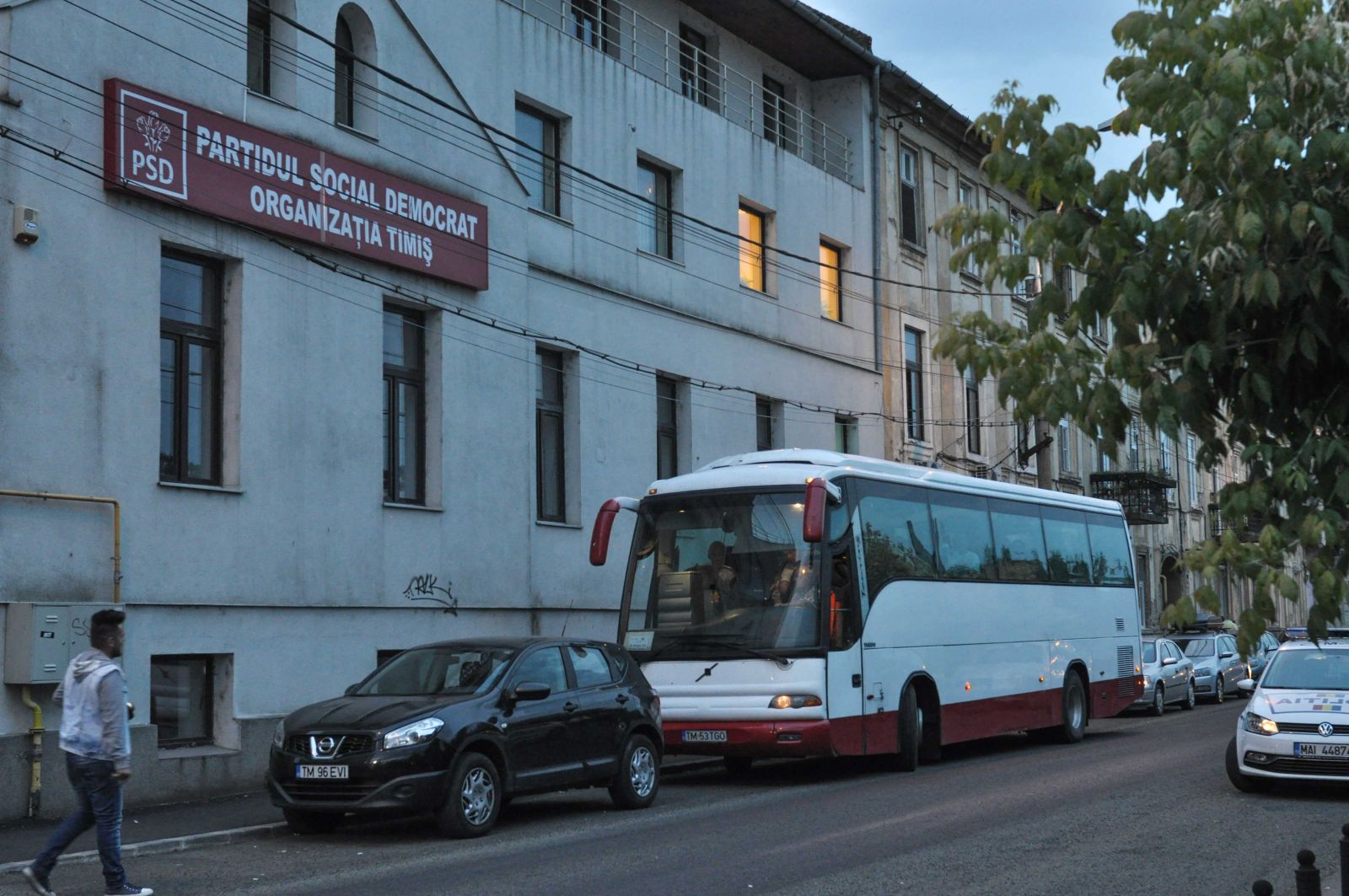 FOTO / Aproximativ 1.800 de oameni din Timiș au plecat spre București, pentru mitingul PSD. „Toader Tudorel curmă statul paralel”