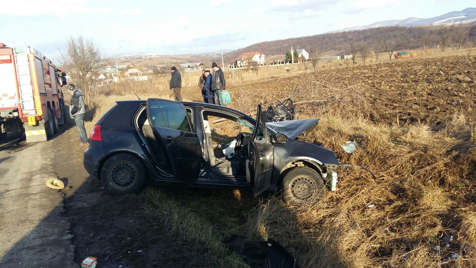 UPDATE: 13 oameni, la spital în urma ciocnirii violente dintre un autocar și o mașină în Bacău| FOTO/VIDEO