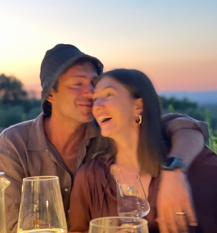 Adela Popescu și Radu Vâlcan, criticați după ce au plecat în vacanță fără copii: „Ce caută Gina Pistol în vacanța voastră cu tot cu copil?”