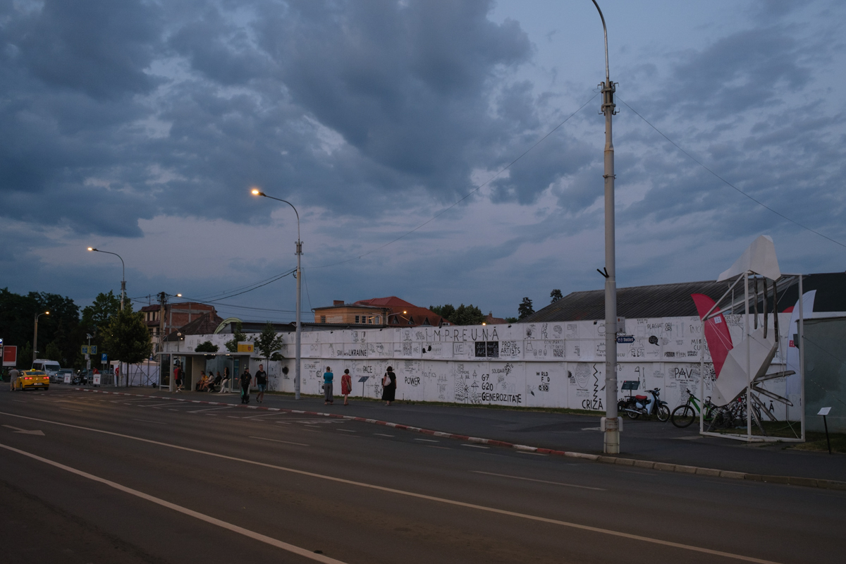 FOTOREPORTAJ de la Festivalul de Teatru de la Sibiu. Cum se transformă străzile unui oraș în scenă