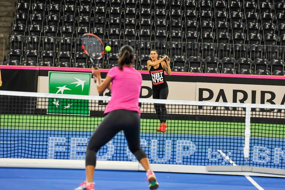 Dan Petrescu le-a încurajat pe componentele echipei României de Fed Cup | GALERIE FOTO