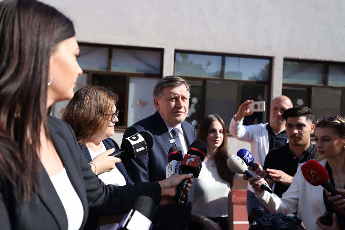 Cu ce se ocupă fiica lui Crin Antonescu, Irina, a cărei mamă a murit cu mai mulți ani în urmă: „După așa ceva nu îți revii niciodată”