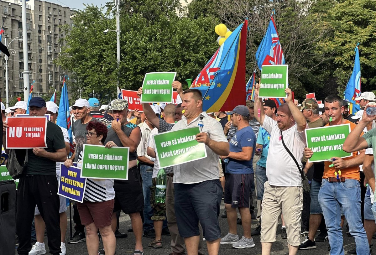 Constructorii protestează în faţa Guvernului. Sindicaliștii acuză Executivul că vrea să le elimine facilităţile fiscale