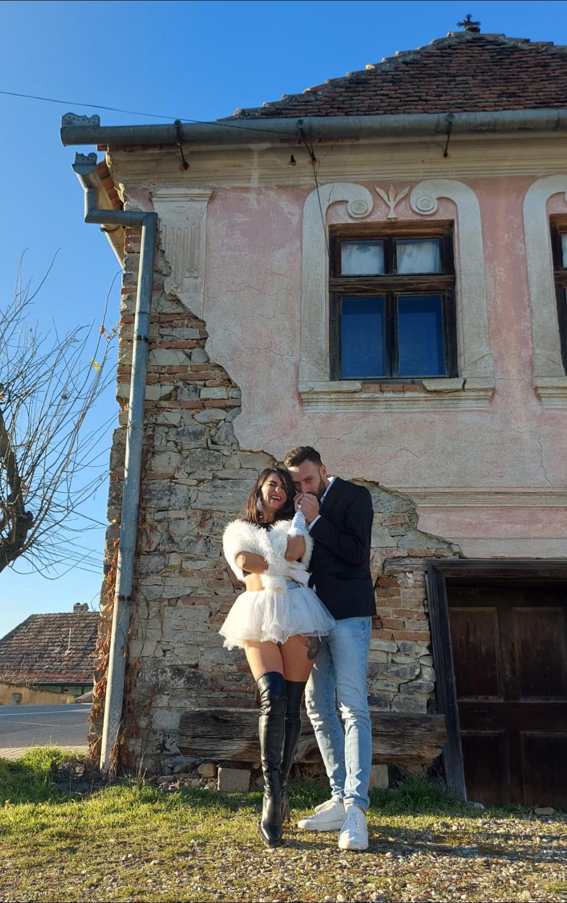 Mihaela Coșerariu, fosta soție a lui Mădălin Ionescu, s-a căsătorit. A purtat o ținută îndrăzneață