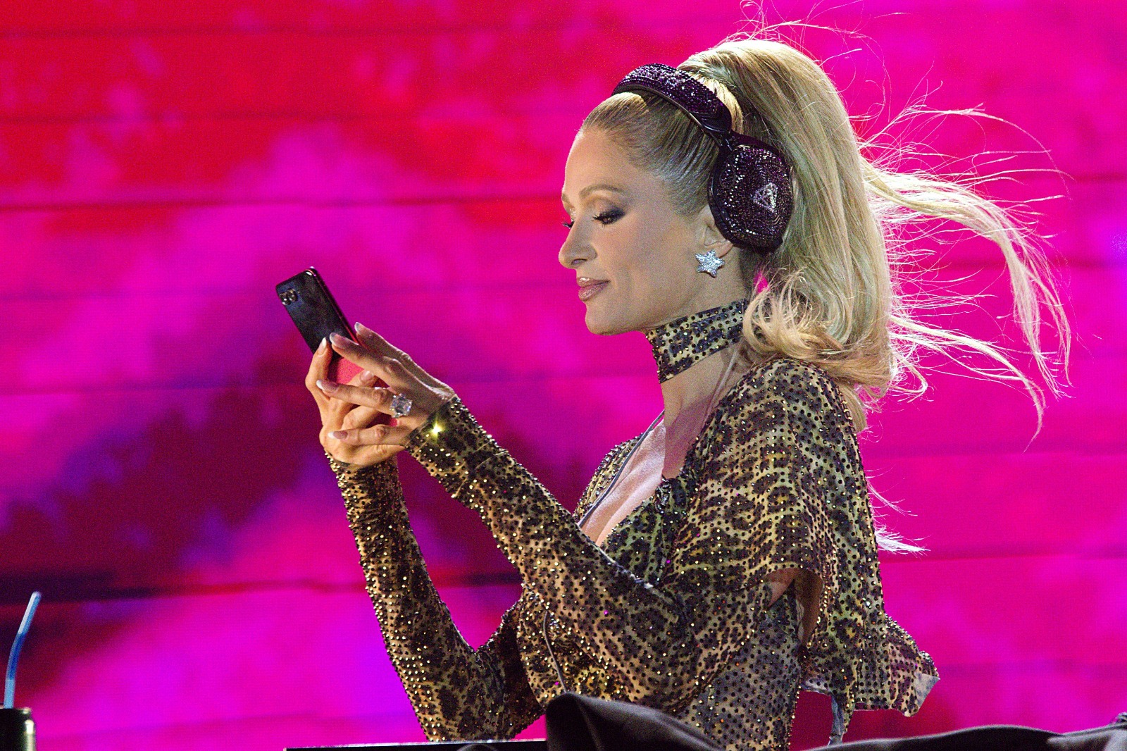 Paris Hilton nu a făcut show întâmplător la IntenCity 2025, în Craiova. Se vorbește despre o investiție în acest oraș