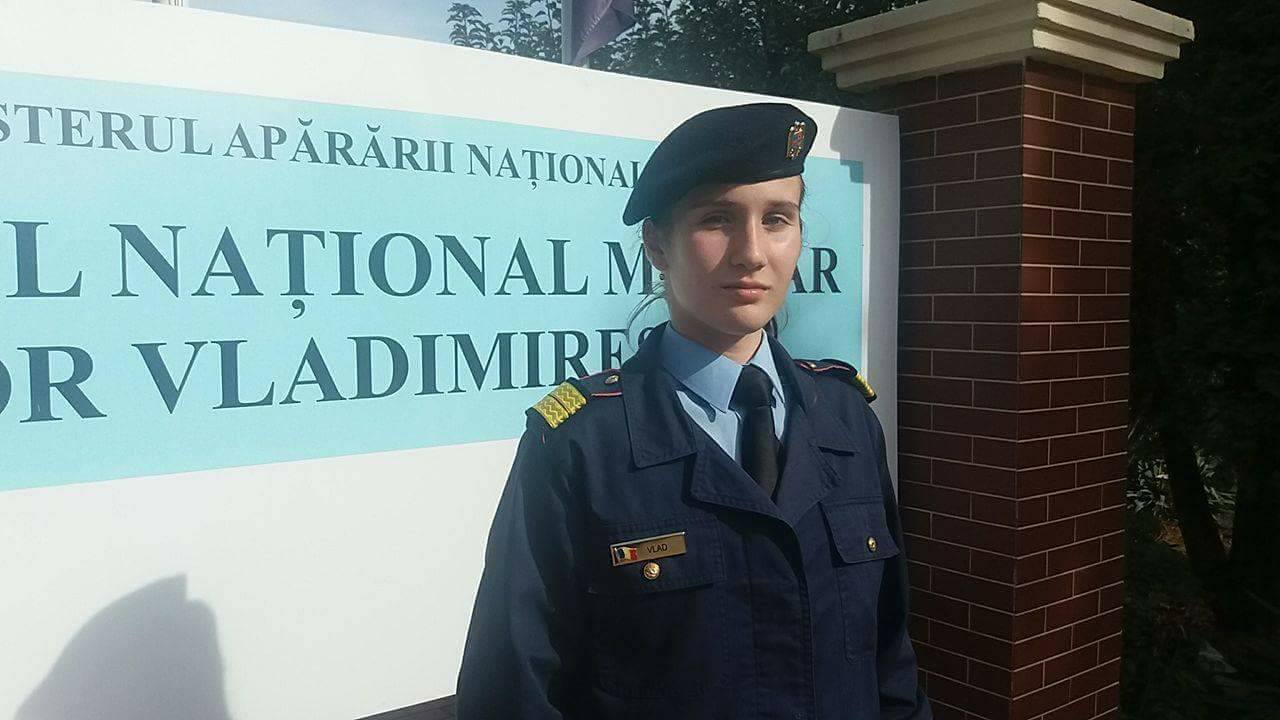 REPORTAJ: Cadeta Cezara Vlad îmbină pasiunea pentru karate cu strictețea hainei militare. O “prințesă” cu centură neagră pe tatami!